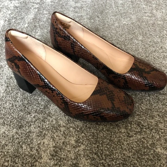 CLARKS Womens Heels Size 6 Snake Skin 2" Block Round Toe Comfort Loafers - Picture 6 of 6